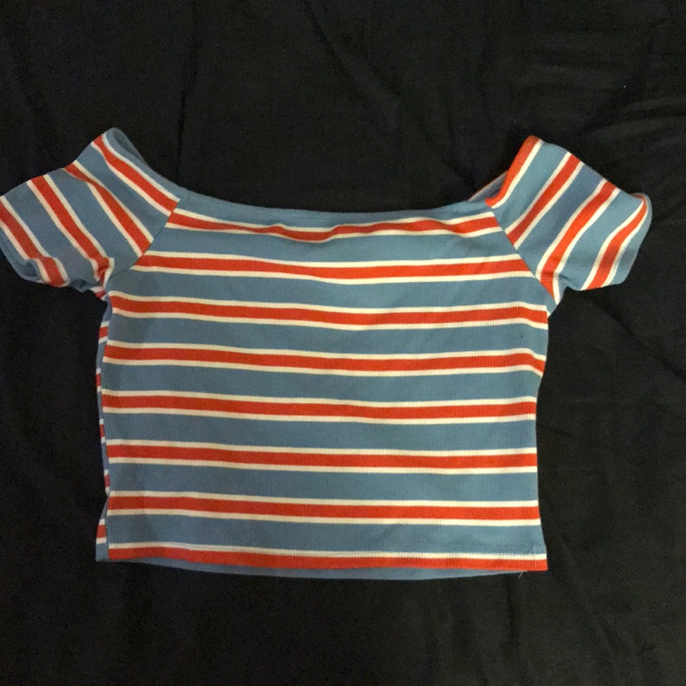 Cropped off shoulder
